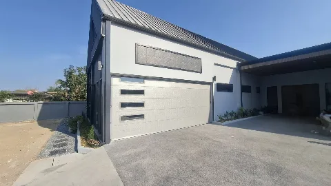 ประตูโรงรถ (Garage Door/ Sectional Door)